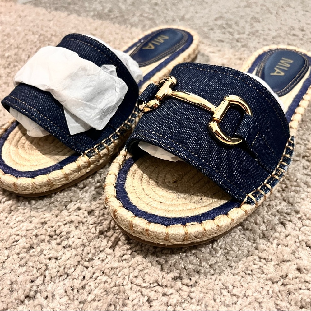 NWT! MIA Navy Trissta Sandals